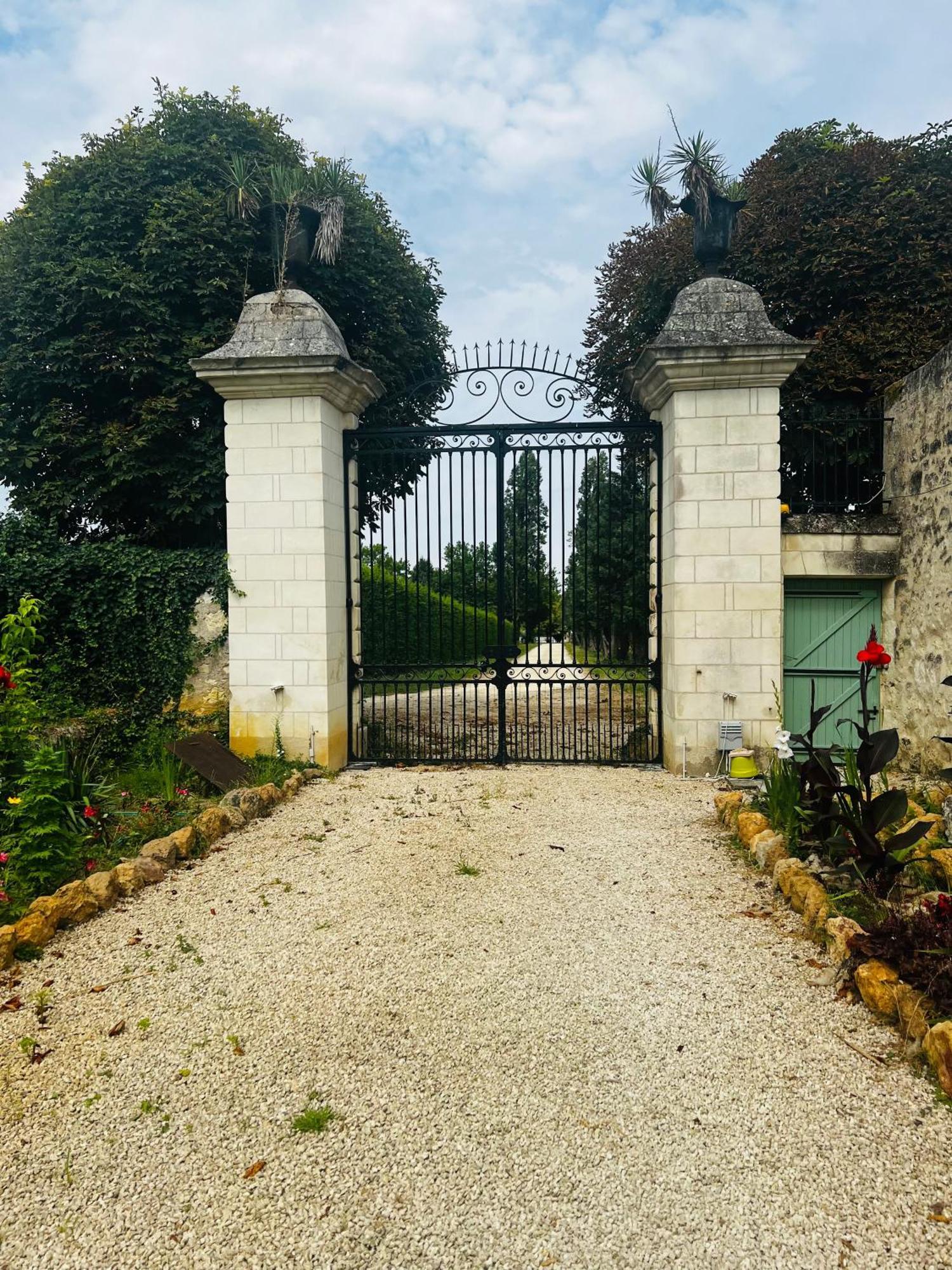 Chateau De La Thibaudiere Bois Savary - Chambre Familiale Du Roi Allonnes  Екстериор снимка