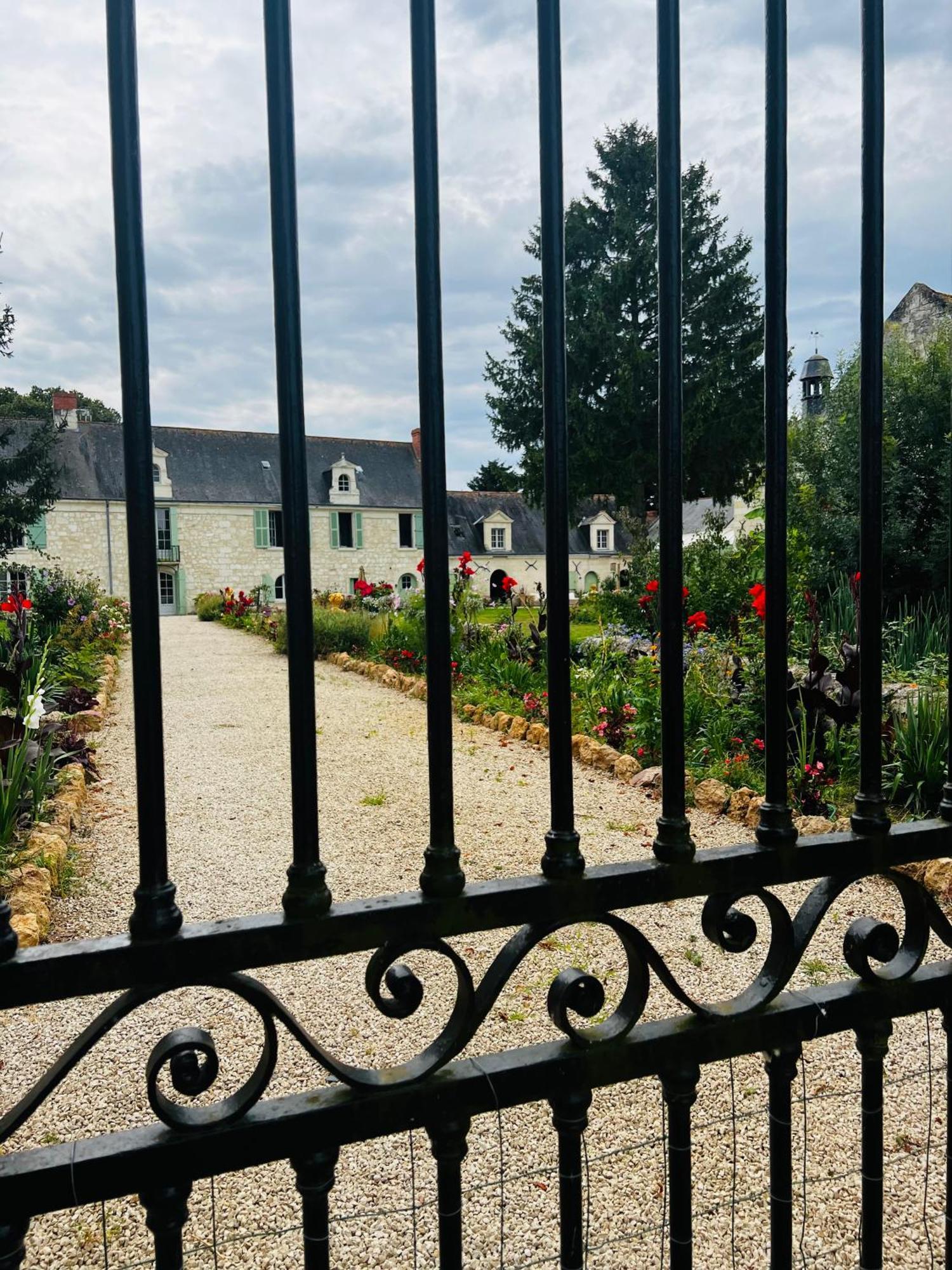 Chateau De La Thibaudiere Bois Savary - Chambre Familiale Du Roi Allonnes  Екстериор снимка